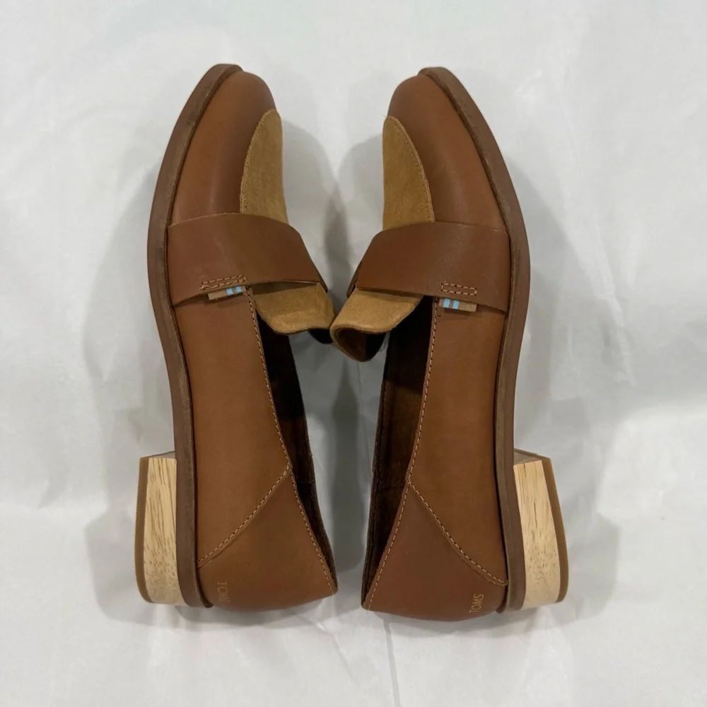 TOMS Womens Tan Loafers Size W6.5